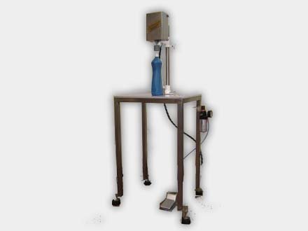 TSAP08 – Colocadora de tapas push-pull semiautomática